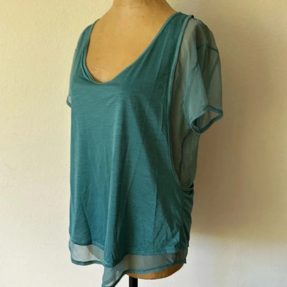 Lululenon 8 Set The Course Short Sleeve Pacific Breeze great pre owned cond - Picture 6 of 6